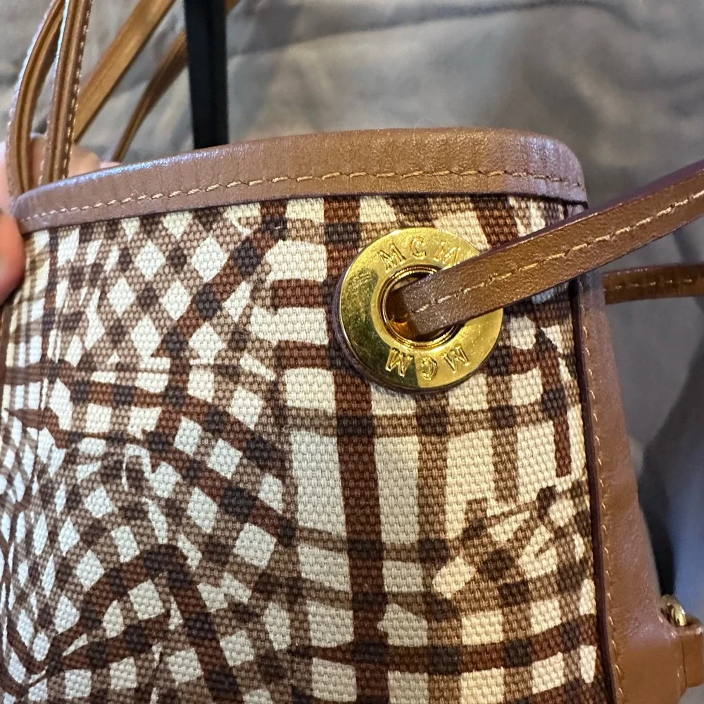 MCM Brown Leather Reversible Tote with Monogram Pattern Medium Size - Picture 6 of 10